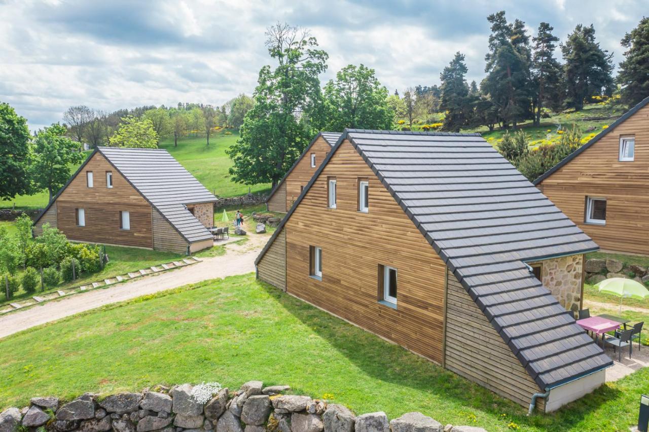 Village De Gites Les Chalets De L'Aubrac Aumont-Aubrac Buitenkant foto