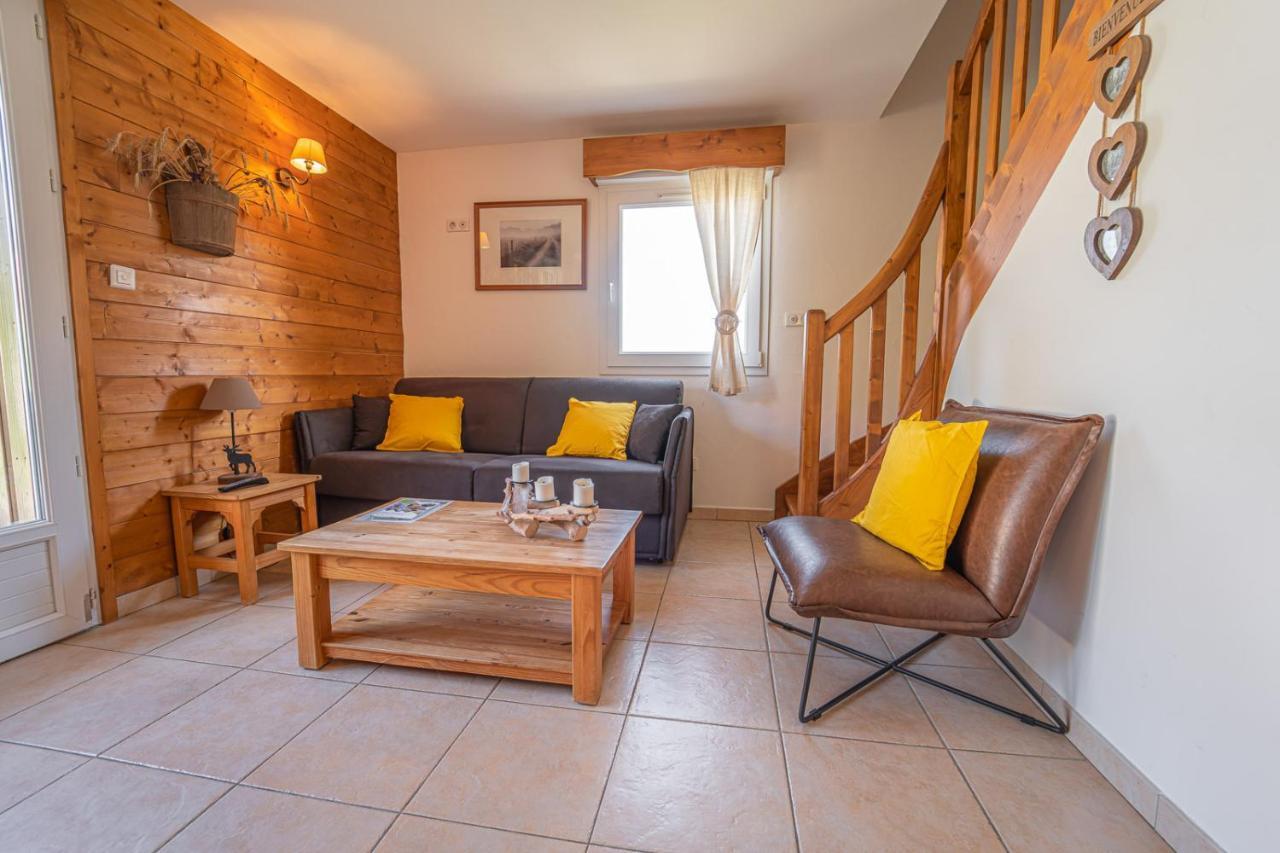 Village De Gites Les Chalets De L'Aubrac Aumont-Aubrac Buitenkant foto
