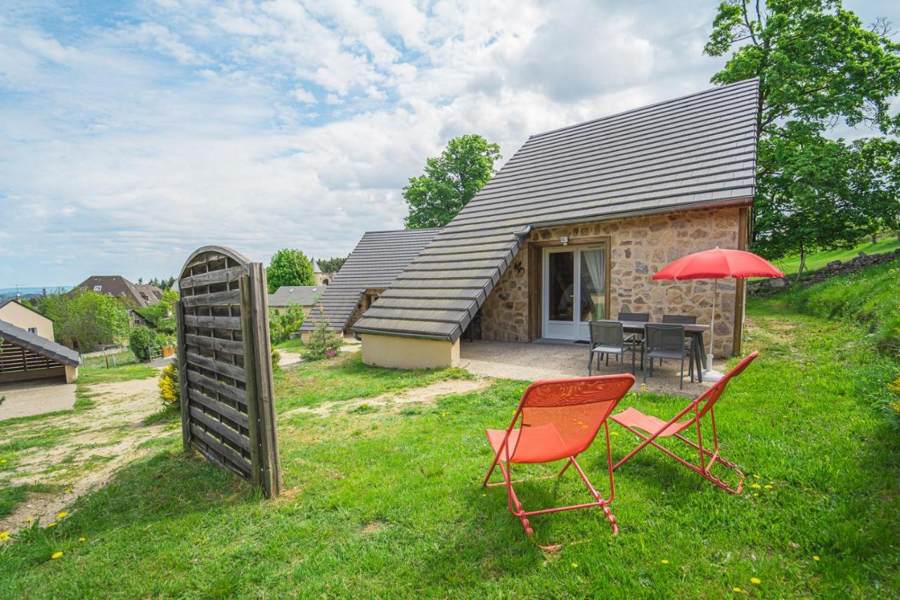 Village De Gites Les Chalets De L'Aubrac Aumont-Aubrac Buitenkant foto