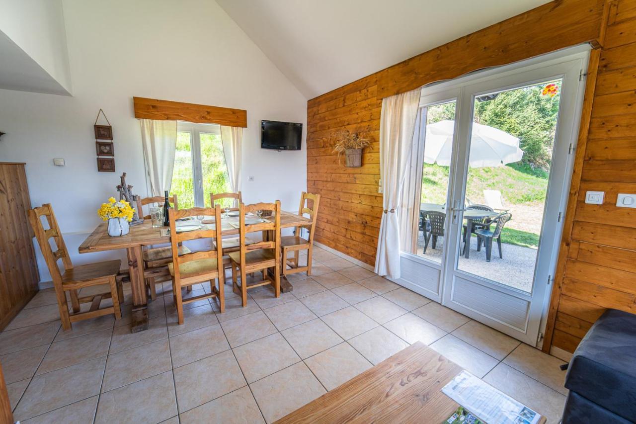 Village De Gites Les Chalets De L'Aubrac Aumont-Aubrac Buitenkant foto