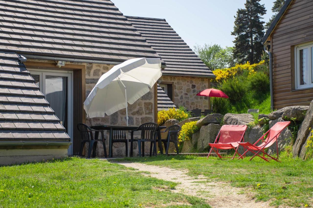Village De Gites Les Chalets De L'Aubrac Aumont-Aubrac Buitenkant foto