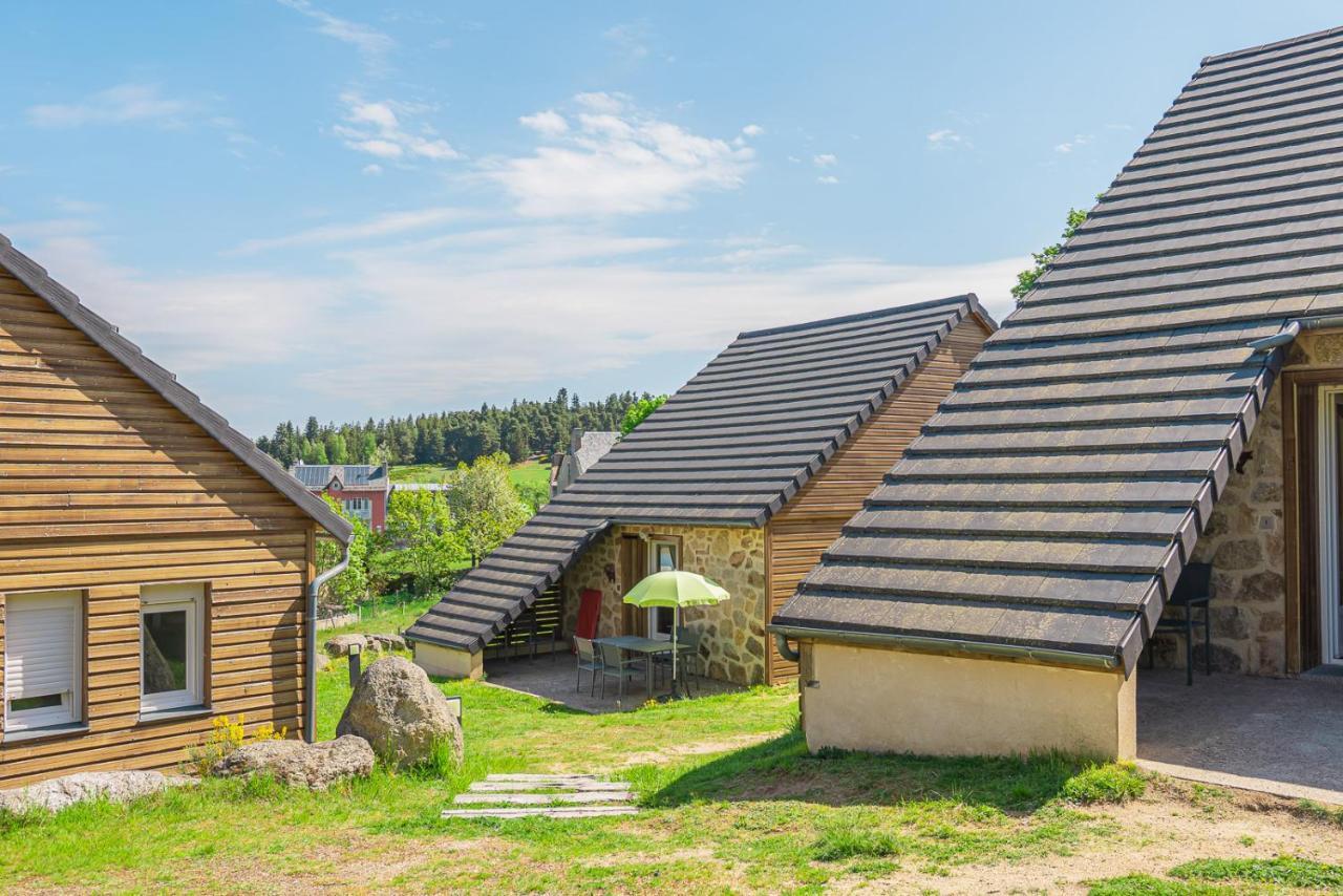 Village De Gites Les Chalets De L'Aubrac Aumont-Aubrac Buitenkant foto
