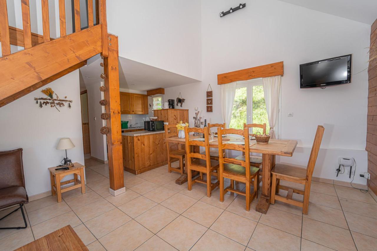 Village De Gites Les Chalets De L'Aubrac Aumont-Aubrac Buitenkant foto