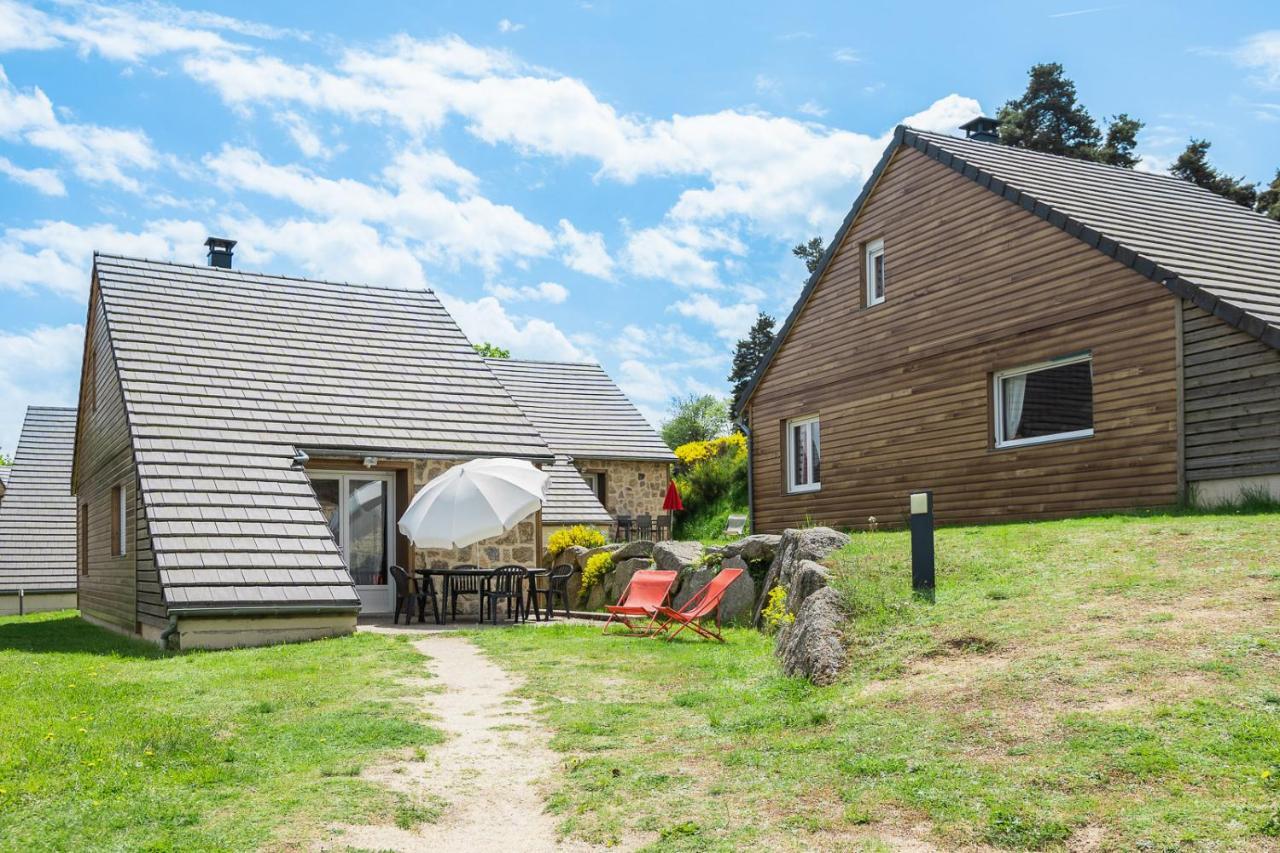 Village De Gites Les Chalets De L'Aubrac Aumont-Aubrac Buitenkant foto