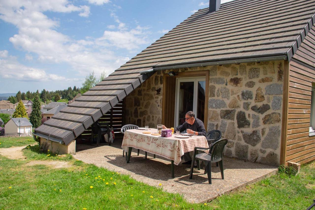 Village De Gites Les Chalets De L'Aubrac Aumont-Aubrac Buitenkant foto